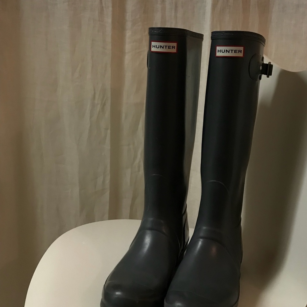 Tall grey Hunter boots + knit welly socks